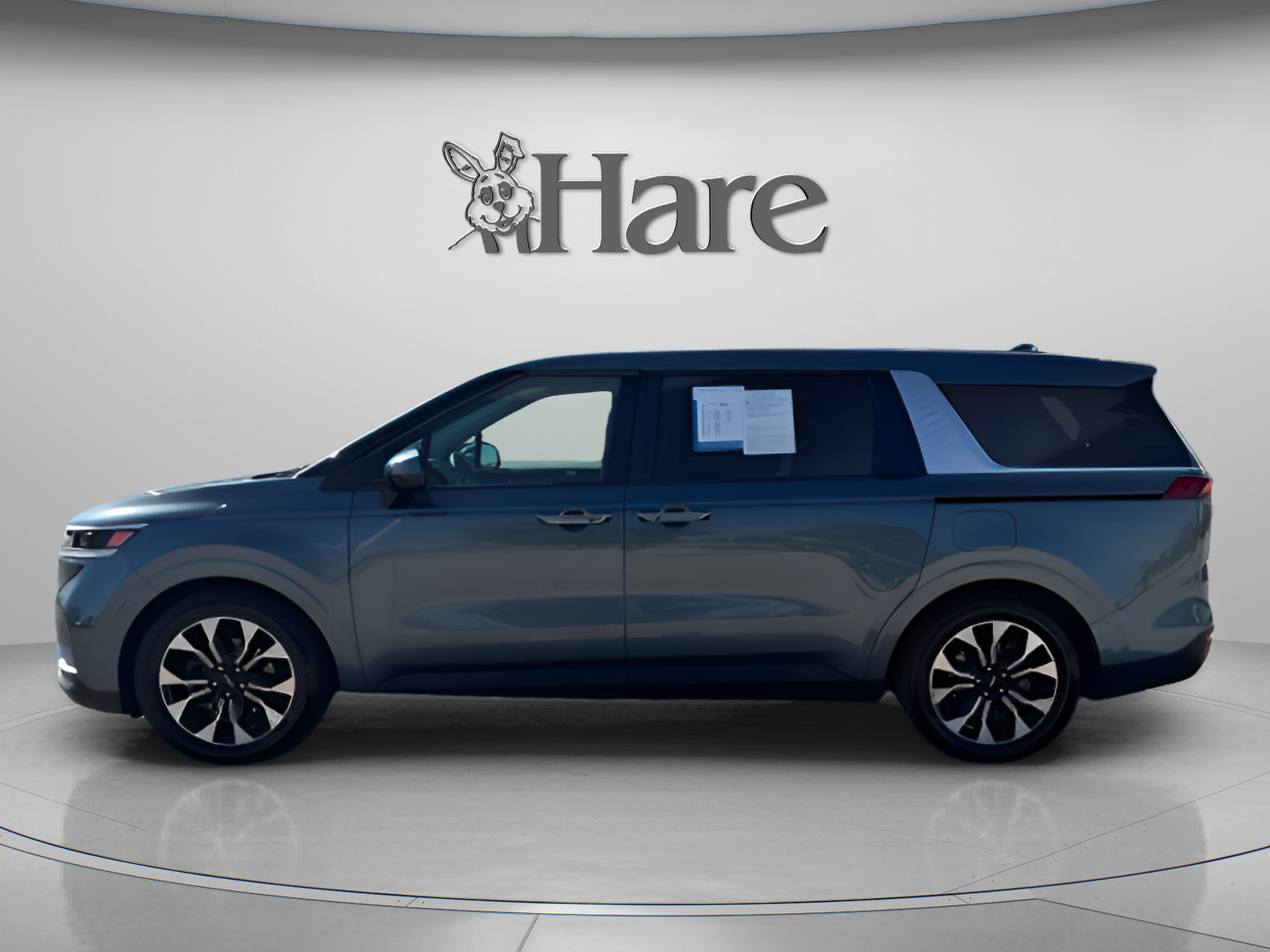 Used 2022 Kia Carnival EX FWD image 2