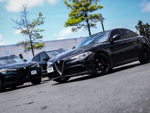 Used 2018 Alfa Romeo Giulia Ti Sport w/ Quick Order Package 22S Sport AWD/4WD image 4