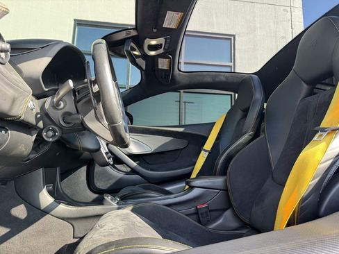 Used 2017 McLaren 570S image 9