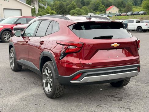 Used 2025 Chevrolet Trax LT FWD image 7