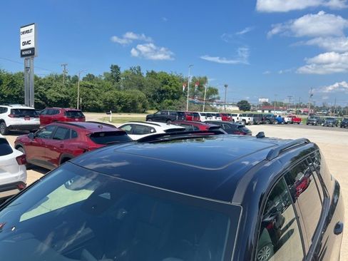 Certified 2024 Chevrolet Traverse RS w/ LPO, Floor Liner Package image 9