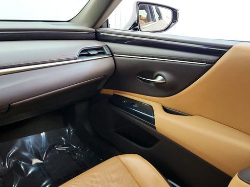 Used 2020 Lexus ES 300h w/ Premium Package FWD image 24