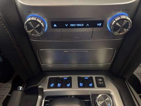 Used 2020 Toyota Land Cruiser Heritage Edition image 16