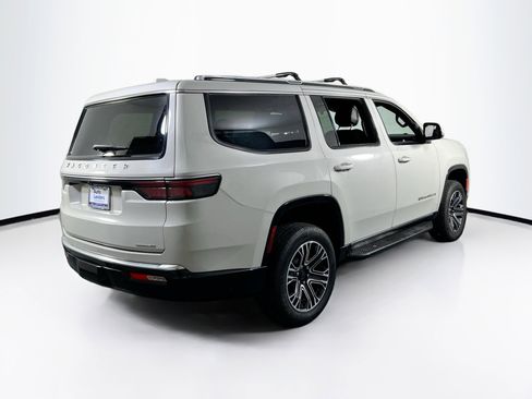 Used 2022 Jeep Wagoneer Series III AWD/4WD image 5