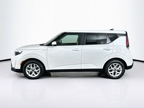 Used 2025 Kia Soul LX w/ LX Technology Package FWD image 4
