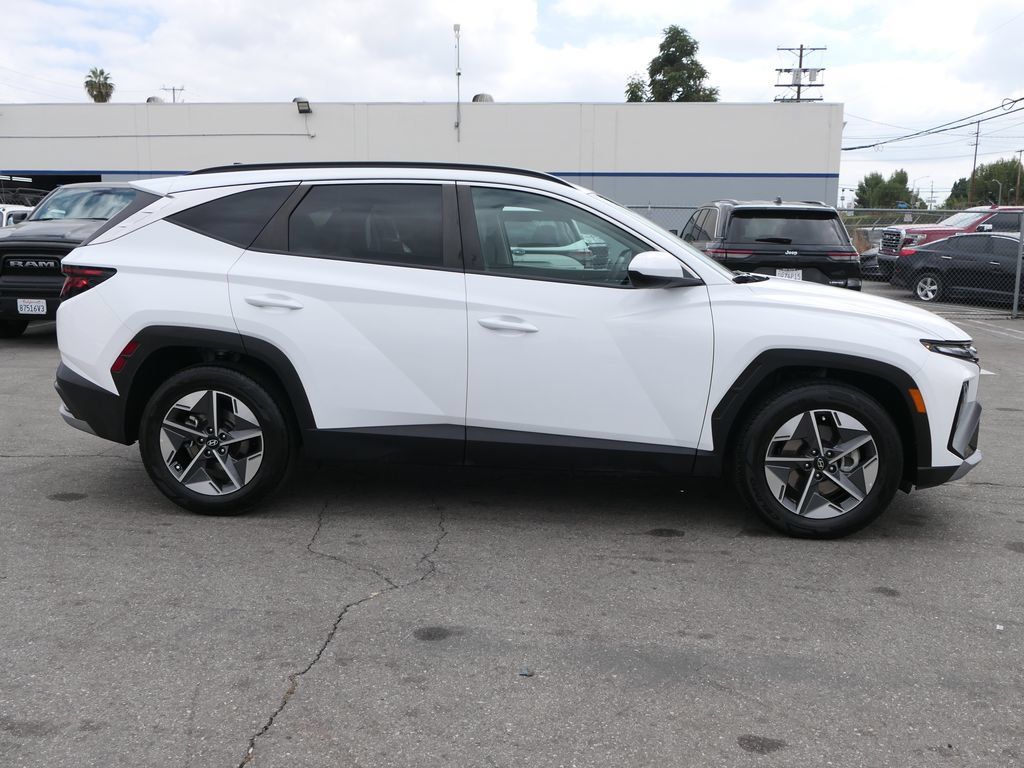 Used 2025 Hyundai Tucson SEL FWD image 2