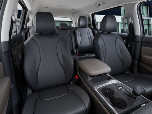 New 2026 Kia Carnival FWD image 16