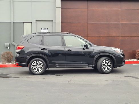 Used 2021 Subaru Forester Premium w/ Popular Package #1 image 3