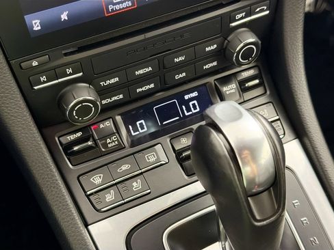 Used 2022 Porsche 718 Cayman w/ Premium Package RWD image 15