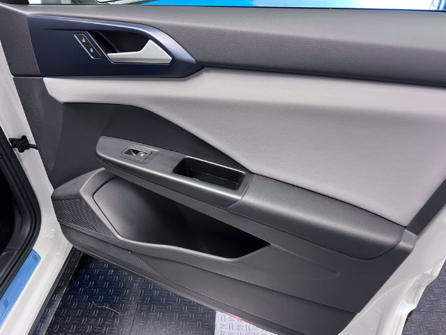 Certified 2023 Volkswagen Taos SE FWD image 11