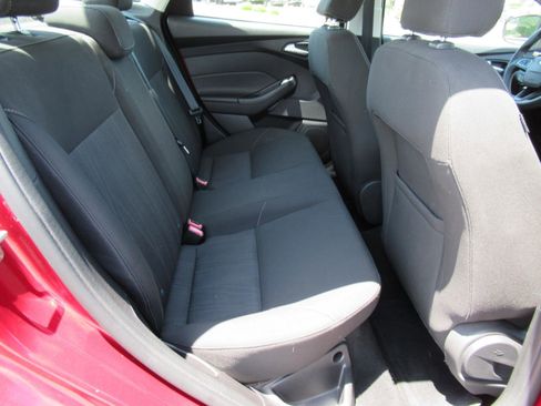 Used 2015 Ford Focus SE FWD image 29
