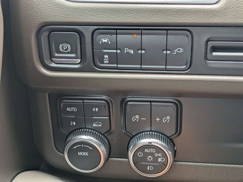 Used 2021 GMC Yukon XL SLT w/ SLT Premium Package AWD/4WD image 23