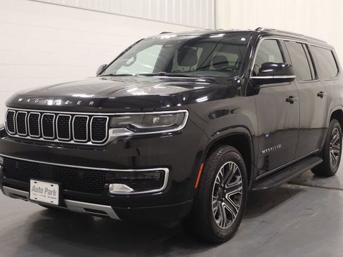Certified 2024 Jeep Wagoneer L Series II w/ Flexible Seating Group image 6