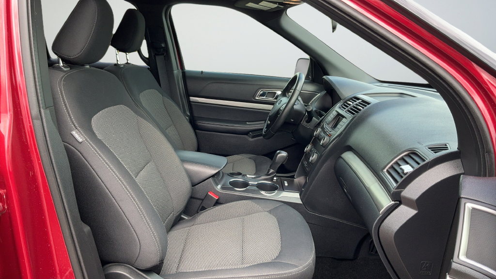 Used 2019 Ford Explorer XLT FWD image 19