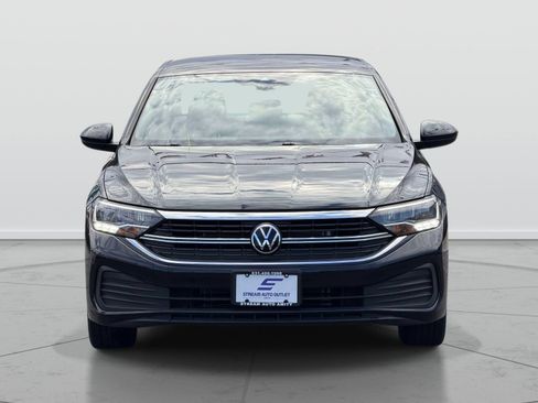 Used 2024 Volkswagen Jetta SE FWD image 2