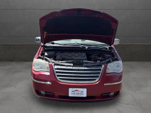 Used 2010 Chrysler Town & Country Limited w/ Trailer Tow Group FWD image 24