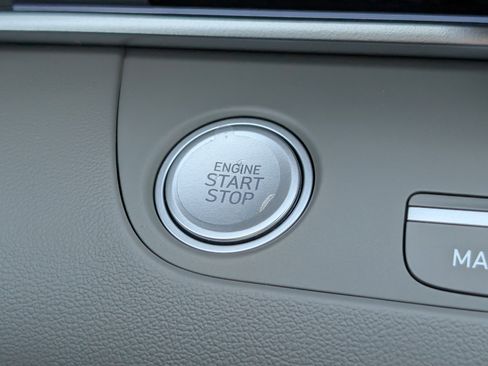 New 2025 Hyundai Elantra SEL FWD image 23