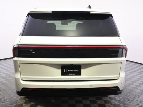 New 2025 Lincoln Navigator L Reserve image 5