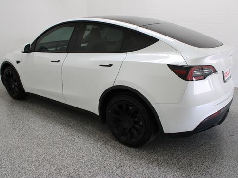 Used 2021 Tesla Model Y Long Range AWD/4WD image 9