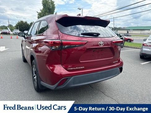 Used 2023 Toyota Highlander XLE AWD/4WD image 14