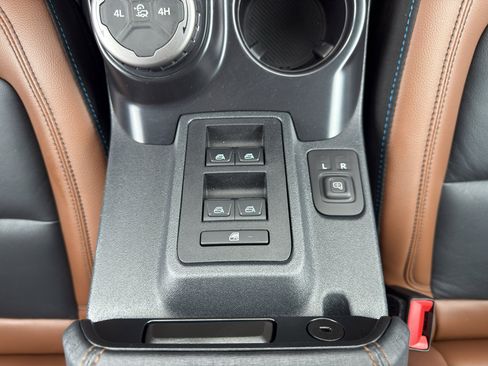 Used 2024 Ford Bronco Outer Banks image 14