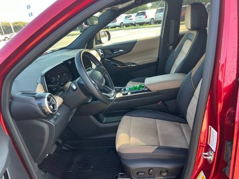Used 2025 Chevrolet Equinox ACTIV w/ Convenience Package III FWD image 16