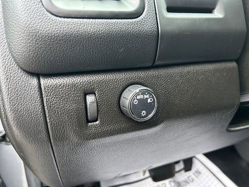 Used 2022 Chevrolet Colorado LT w/ Fleet Safety Package RWD image 16