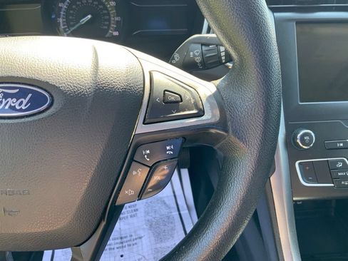 Used 2020 Ford Fusion SE FWD image 22
