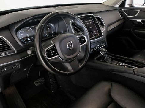 Used 2020 Volvo XC90 T5 Momentum w/ Protection Package Premier FWD image 2