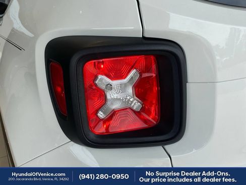 Used 2021 Jeep Renegade Latitude FWD image 21