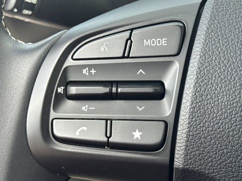 Used 2025 Hyundai Venue SEL FWD image 24