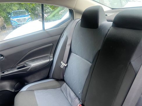 Used 2025 Nissan Versa SV FWD image 33