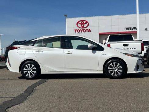 Certified 2020 Toyota Prius Prime XLE w/ Carpet Mat Package image 3