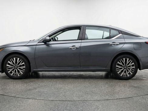 Used 2025 Nissan Altima 2.5 SV FWD image 5
