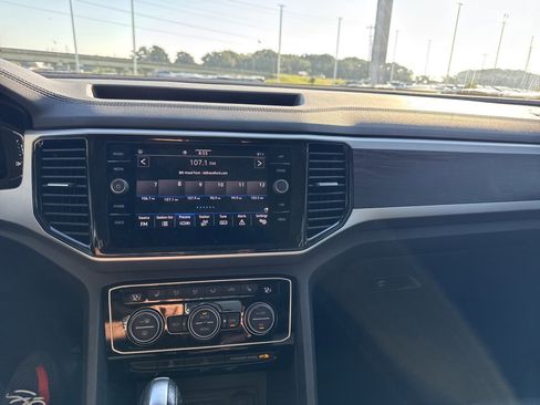 Used 2022 Volkswagen Atlas SE image 33