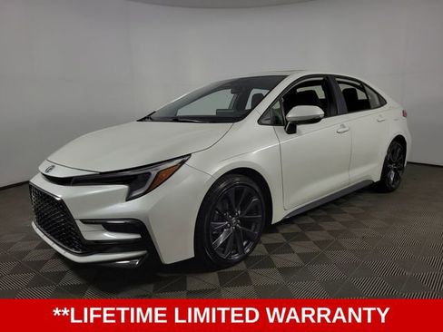 Used 2024 Toyota Corolla SE w/ SE Package image 3