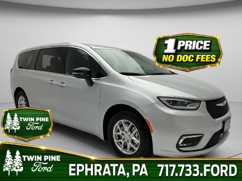 Used 2026 Chrysler Pacifica Select FWD image 1