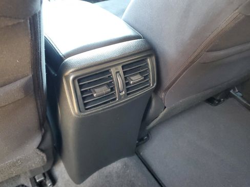 Used 2016 Nissan Rogue SV w/ SV Premium Package image 16