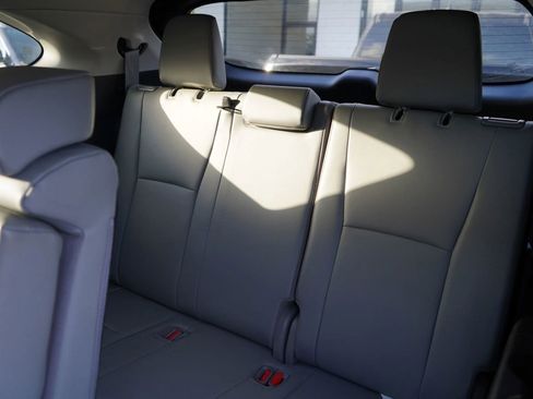 Used 2020 Toyota Highlander XLE FWD image 16