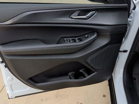 New 2025 Jeep Grand Cherokee L Altitude image 10