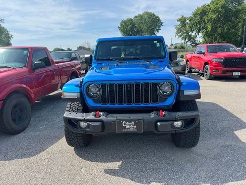 Used 2024 Jeep Gladiator Rubicon AWD/4WD image 2