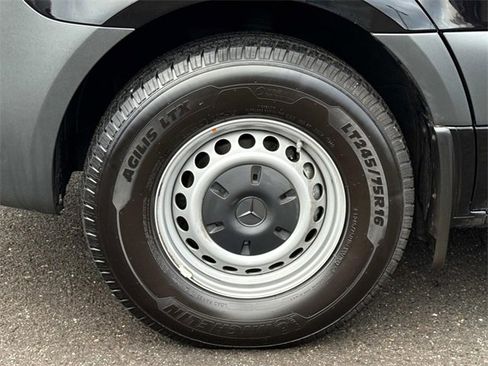 Used 2024 Mercedes-Benz Sprinter 2500 image 7