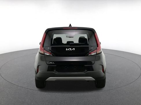 Used 2025 Kia Soul LX w/ LX Technology Package FWD image 8