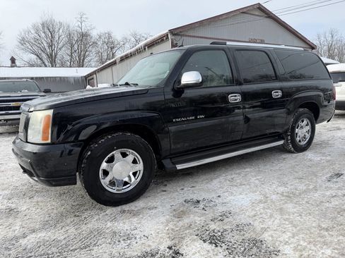 Used 2004 Cadillac Escalade ESV Platinum image 2