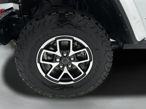Used 2024 Jeep Wrangler Rubicon AWD/4WD image 8