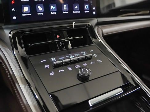 Certified 2024 Porsche Panamera 4 image 32