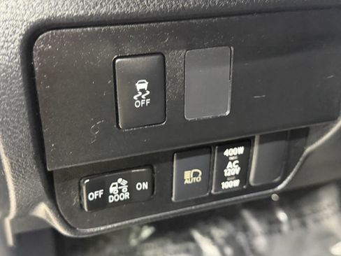 Used 2020 Toyota Tacoma TRD Sport AWD/4WD image 23