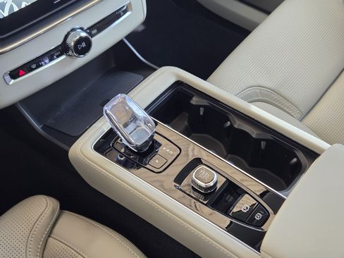 New 2026 Volvo XC90 B6 Ultra w/ Protection Package image 23