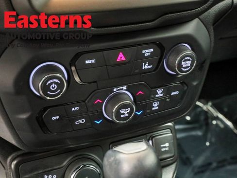 Used 2021 Jeep Renegade Limited image 20