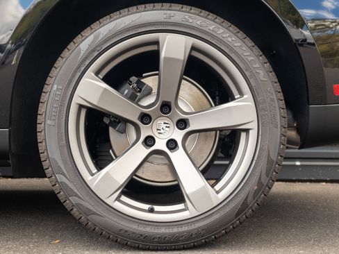 Certified 2026 Porsche Macan AWD/4WD image 13